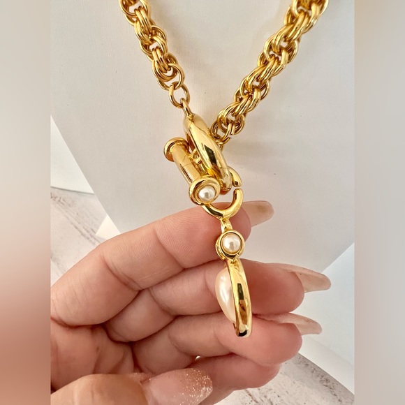 VINTAGE Jesara pearl and goldtone toggle necklace - Picture 5 of 7